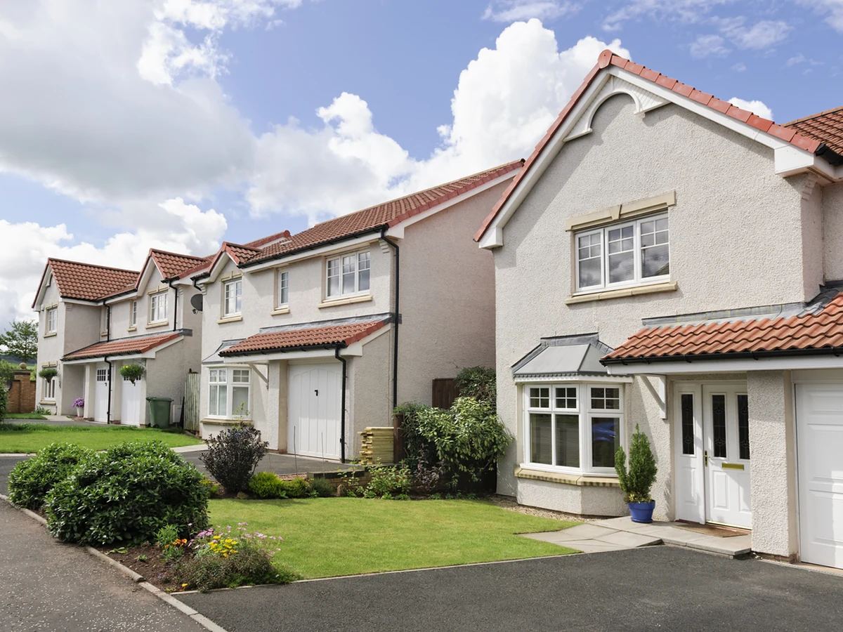 exterior-painting-row-modern-british-darlington-decorators Row of modern British houses for house painting in Darlington